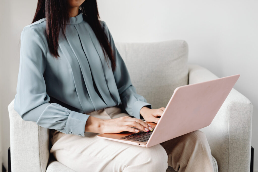 仕事を探す女性