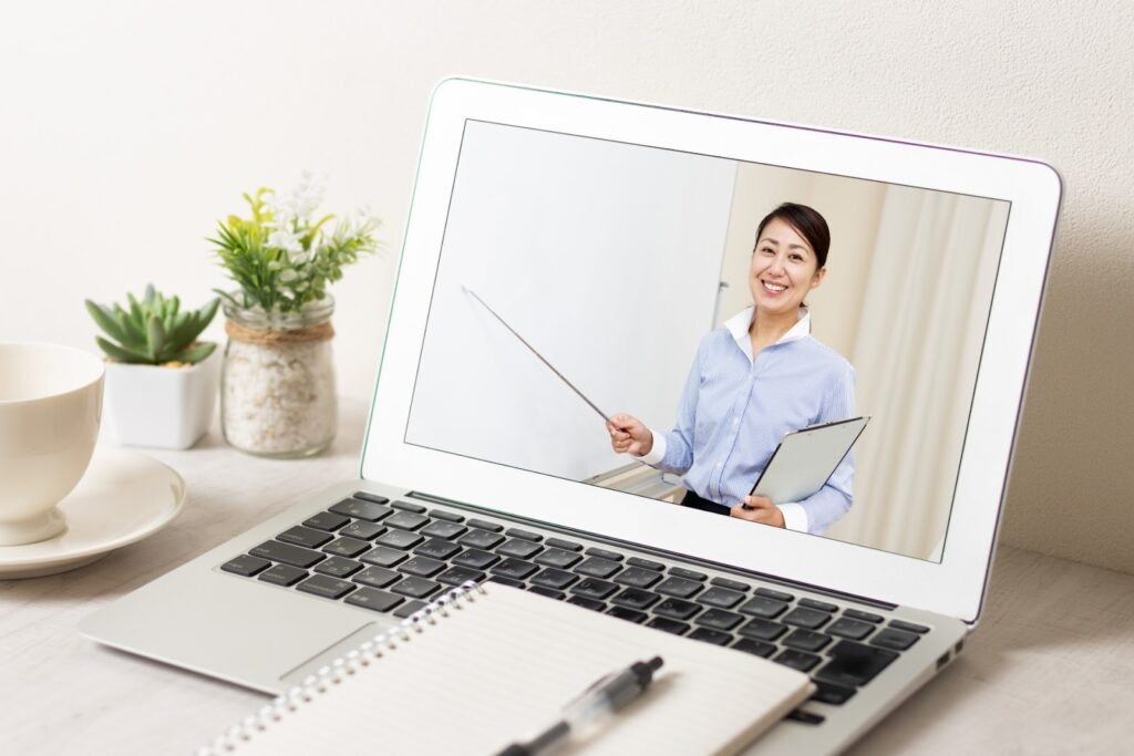 Webデザインを仕事にするなら「独学」より「在宅スクール」が近道な理由