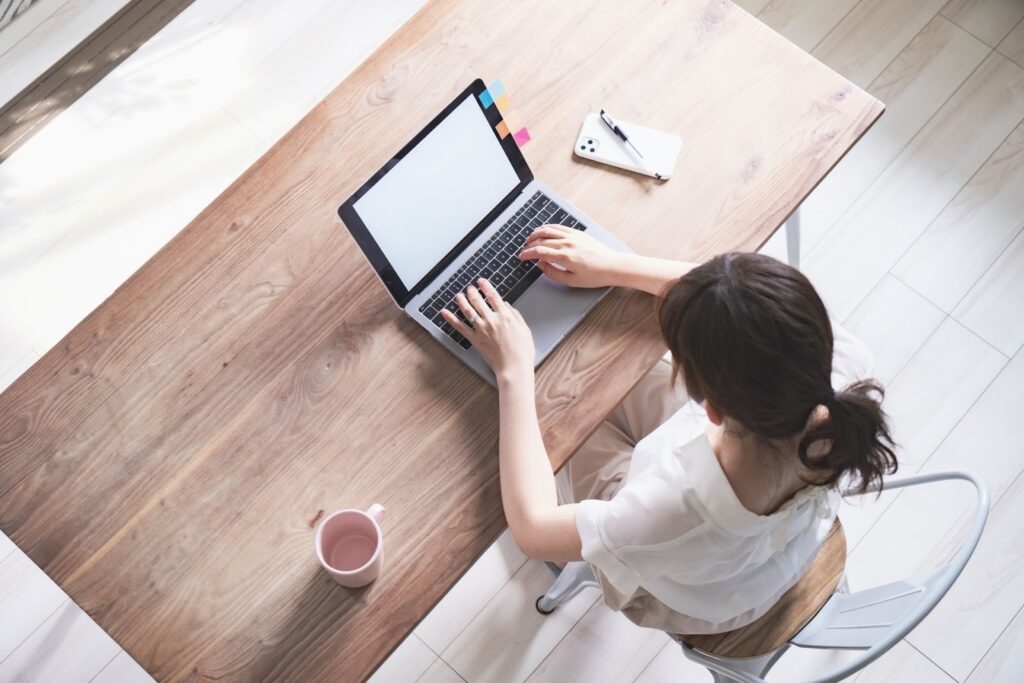 未経験でも大丈夫！スクール受講から在宅ワークデビューまでの3ステップ